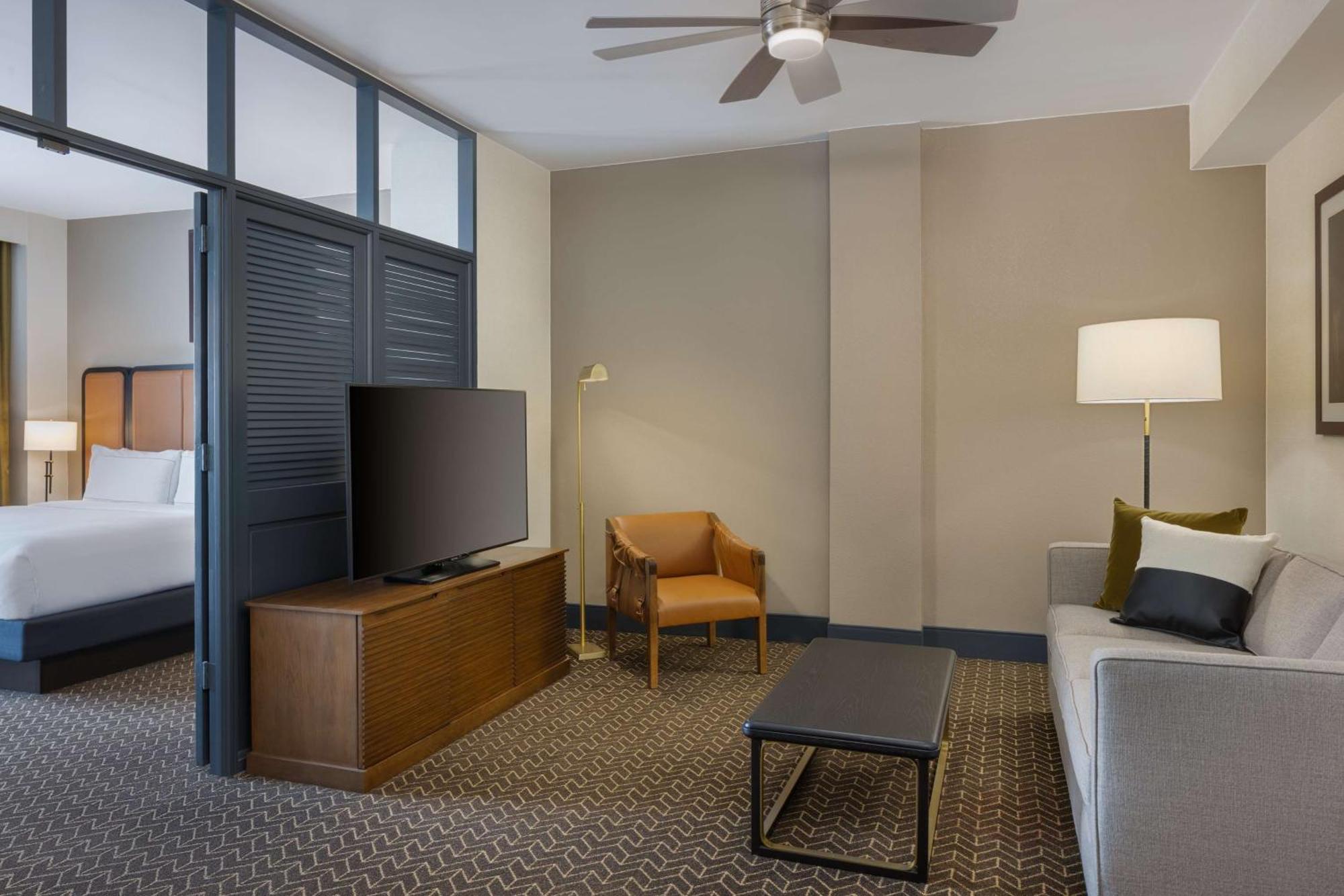 Doubletree Suites By Hilton Lexington Exterior photo