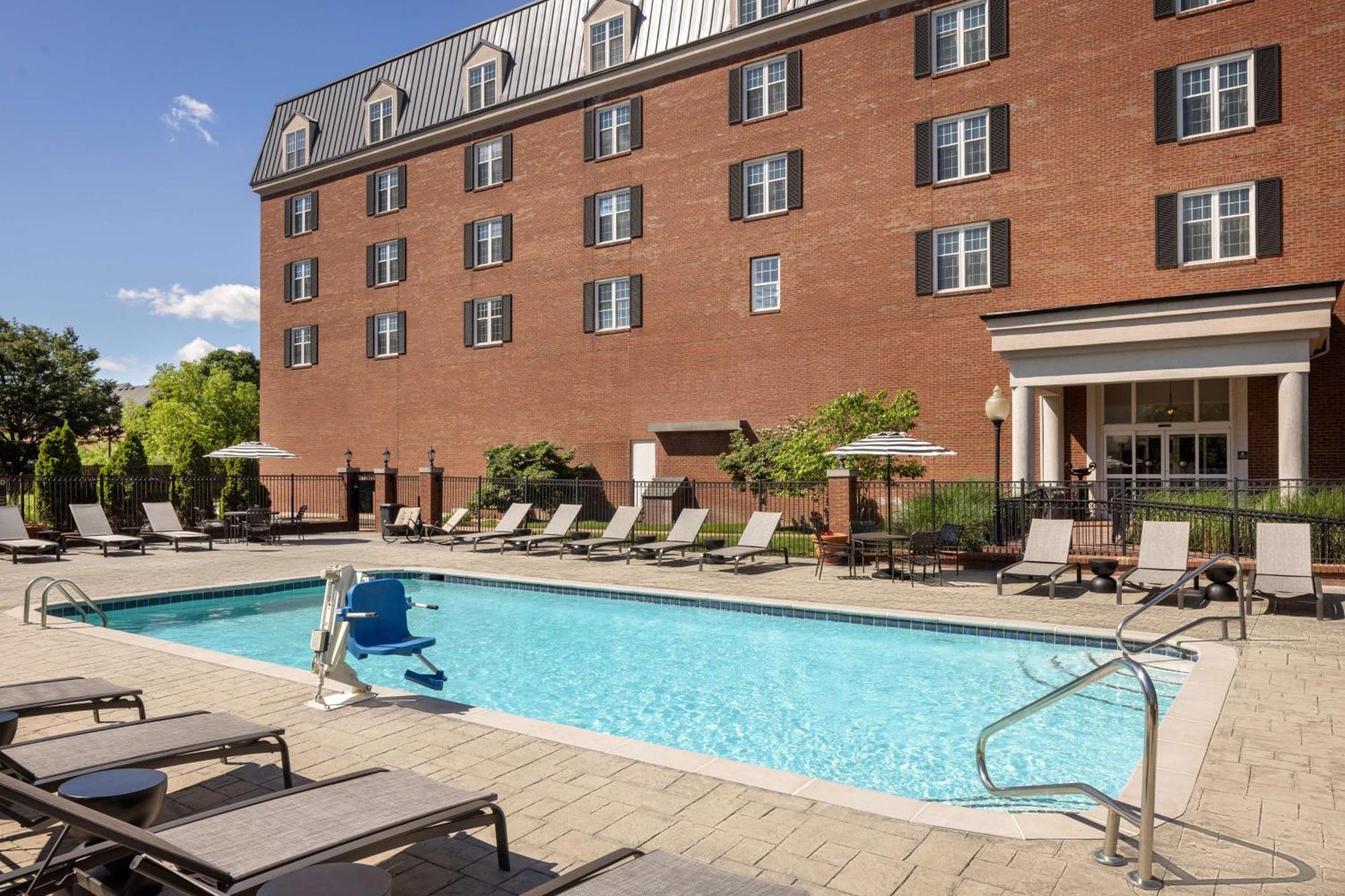 Doubletree Suites By Hilton Lexington Exterior photo